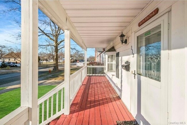 113 Yoakum Ave in Farmingdale, NY - Building Photo - Building Photo