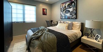 300 N Plymouth Blvd in Los Angeles, CA - Building Photo