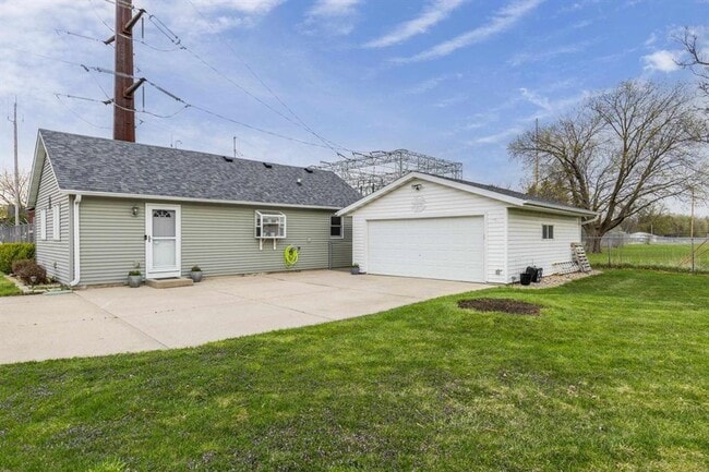 1300 E South St in Stoughton, WI - Building Photo - Building Photo