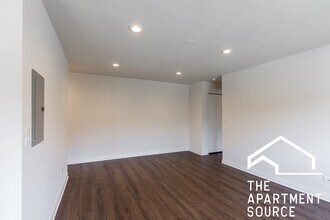6970 N Sheridan Rd, Unit 421 in Chicago, IL - Building Photo - Building Photo