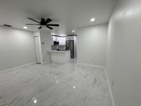 2194 W 60th St, Unit 22205 in Hialeah, FL - Foto de edificio - Building Photo