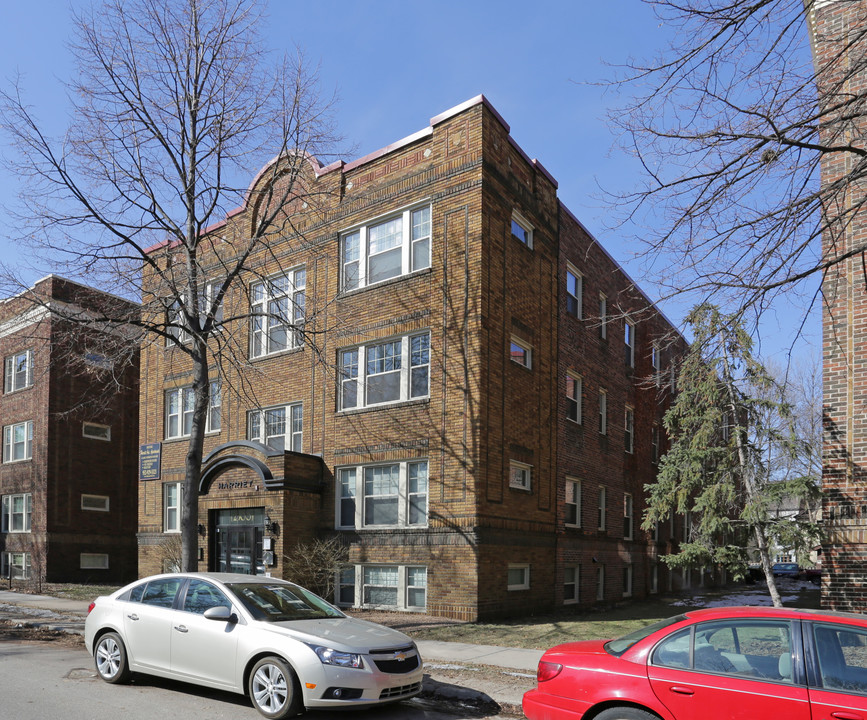 Harriet Apartments in Minneapolis, MN - Building Photo