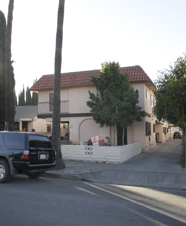 5732 Lexington Ave in Los Angeles, CA - Building Photo - Building Photo