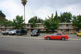 Palm View Apartments in Sacramento, CA - Building Photo - Building Photo