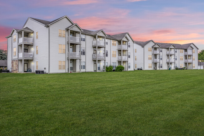 Riverchase Apartments in Indianapolis, IN - Building Photo - Building Photo