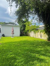 15 NW 52nd St in Miami, FL - Building Photo - Building Photo