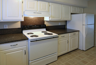 Village Square Apartments in Monroe, NC - Building Photo - Interior Photo