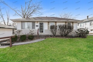 9418 Echo Ln in Overland, MO - Building Photo