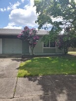 740 Manor Way in Lebanon, OR - Building Photo