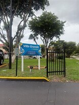 13850 SW 62nd St in Miami, FL - Building Photo