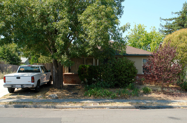 1255 Martha Way in Santa Rosa, CA - Building Photo - Building Photo