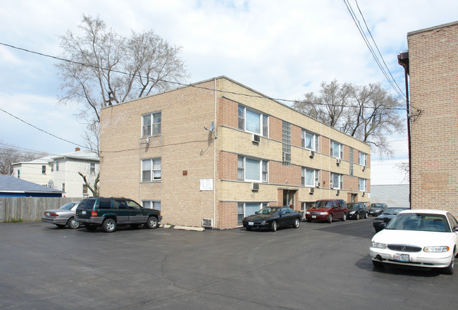 1808 Armitage Ave in Melrose Park, IL - Foto de edificio - Building Photo