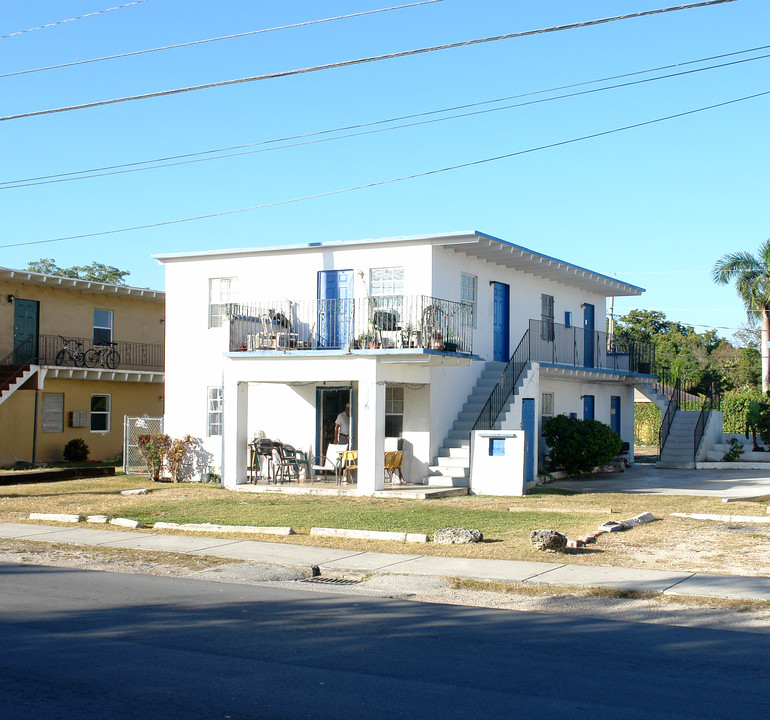 336-344 NW 2nd Ave in Homestead, FL - Foto de edificio