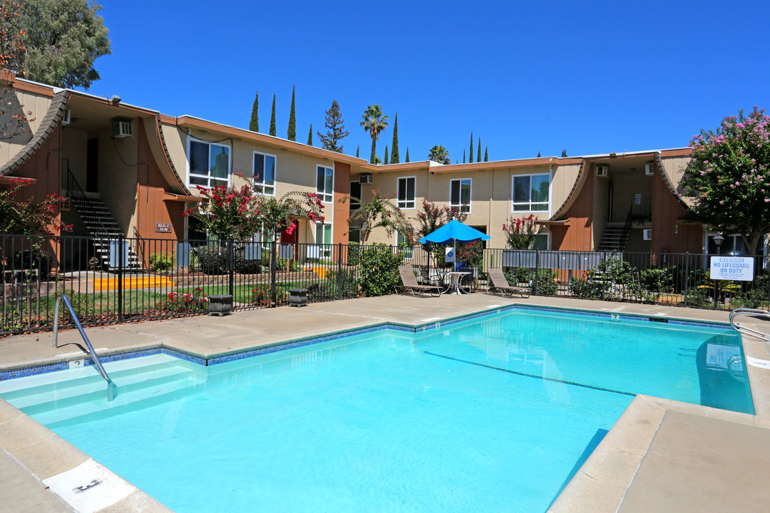 Magnolia Place Apartments in Carmichael, CA - Foto de edificio