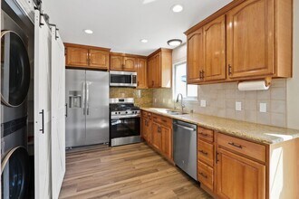 19897 Burnley Ln in Huntington Beach, CA - Building Photo - Building Photo