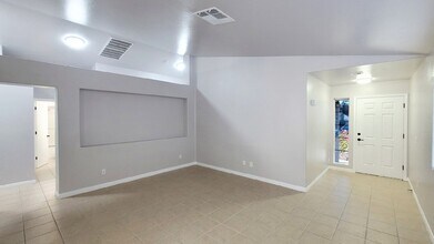 8840 Spinning Wheel Ave in Las Vegas, NV - Building Photo - Building Photo