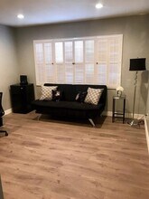 12955 Riverside Dr, Unit 305 in Sherman Oaks, CA - Building Photo - Building Photo