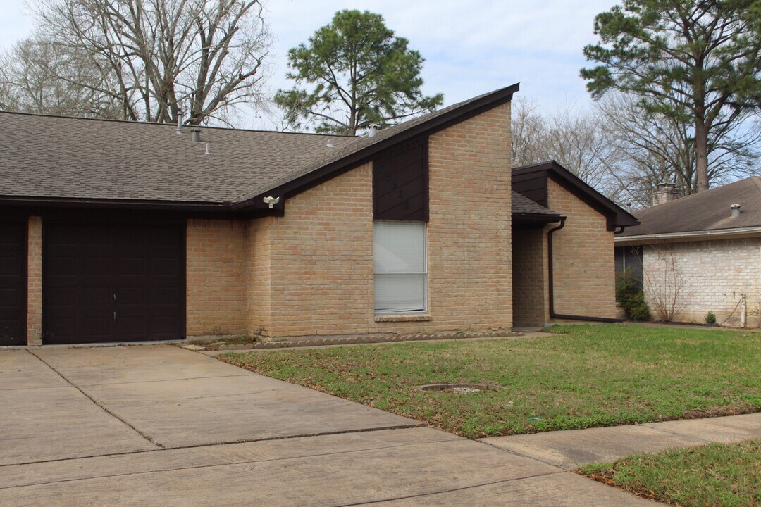 22322 Smokey Hill Dr in Katy, TX - Building Photo