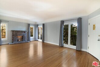 126 N Sycamore Ave in Los Angeles, CA - Building Photo - Building Photo