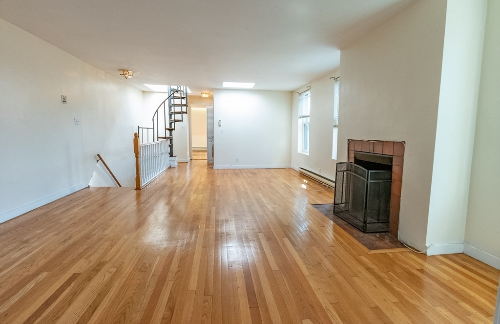 127 Warren Ave, Unit 3 in Boston, MA - Building Photo