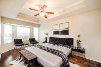 2735 Thunder Gulch in San Antonio, TX - Building Photo - Building Photo