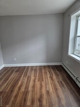 28 James L L Burrell Ave in Hempstead, NY - Building Photo - Building Photo