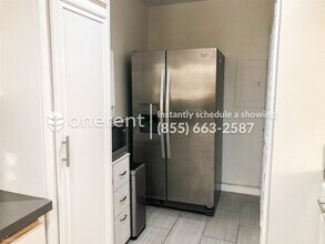 1340 S Beverly Glen Blvd-Unit -Unit 113 in Los Angeles, CA - Building Photo - Building Photo
