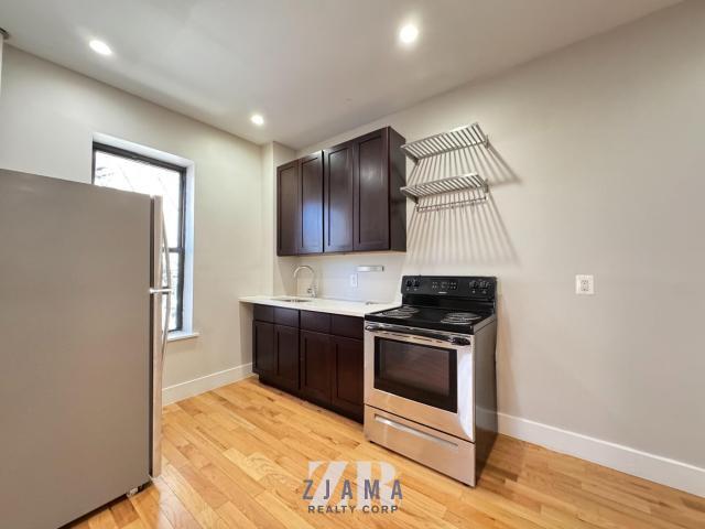 876 Lincoln Pl in Brooklyn, NY - Building Photo