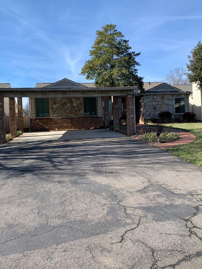 property at 132 Spyglass Dr