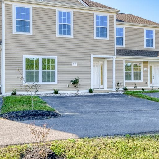 220 Twisted Oak Dr NW