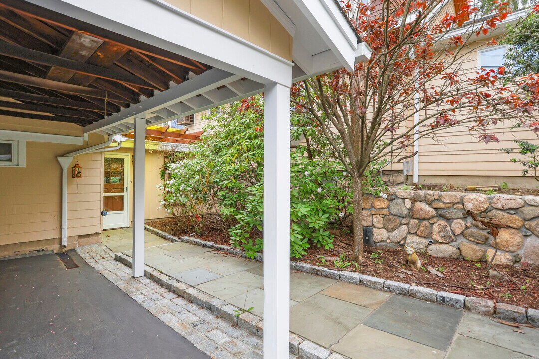 15 Summit Pl in Stamford, CT - Building Photo