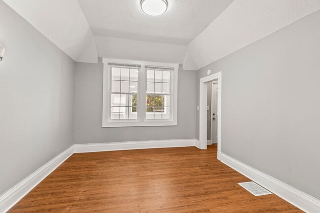 3042 Cottage Grove Ave in Omaha, NE - Building Photo - Building Photo