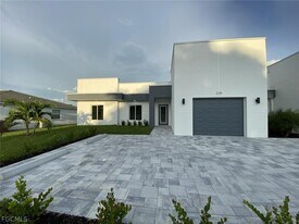 23 NE 16th Pl in Cape Coral, FL - Building Photo