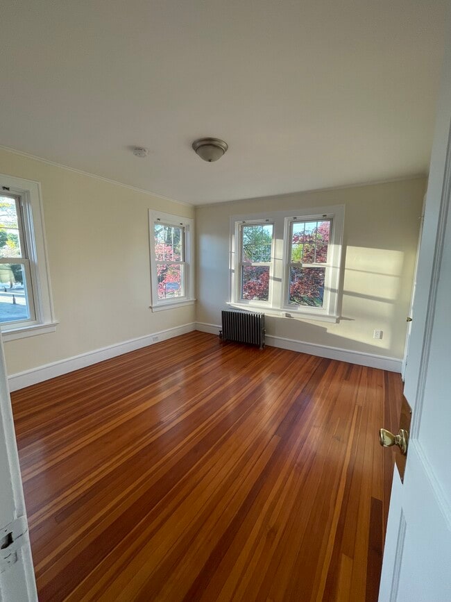 1376 Smith St, Unit 2 in North Providence, RI - Foto de edificio - Building Photo