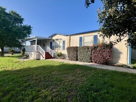 11555 Culebra Rd in San Antonio, TX - Building Photo