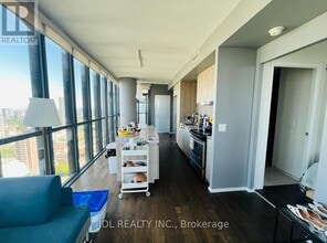 101 Charles St E in Toronto, ON - Building Photo - Building Photo