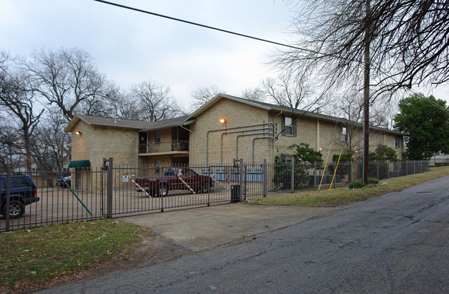 1405 Plowman Ave in Dallas, TX - Building Photo - Building Photo