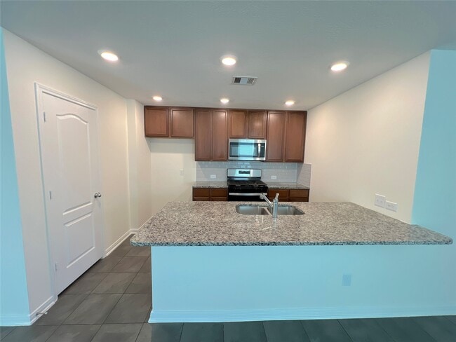 7111 Escondido Dr in Arcola, TX - Building Photo - Building Photo