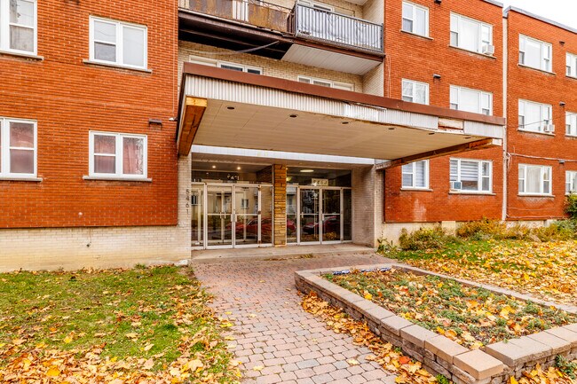 5463 Cranbrooke Av in Côte-St-Luc, QC - Building Photo - Building Photo