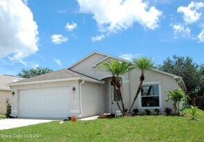 720 Wickham Lakes Dr in Melbourne, FL - Building Photo