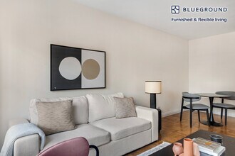 30 Park Ave in New York, NY - Building Photo - Building Photo