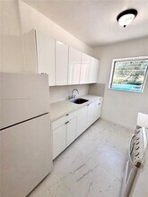 25 Navarre Ave in Coral Gables, FL - Building Photo - Building Photo