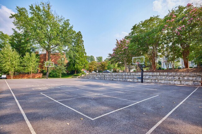 1162 Wimbledon Dr in McLean, VA - Building Photo - Building Photo