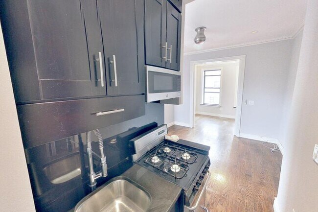 309 E 8th St in New York, NY - Building Photo - Building Photo