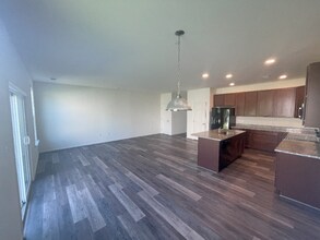 273 Thompson Ave in Queenstown, MD - Foto de edificio - Building Photo