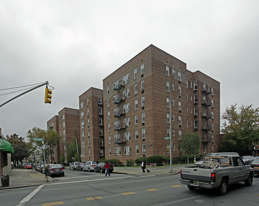 Croyden Apartments in Elmhurst, NY - Building Photo