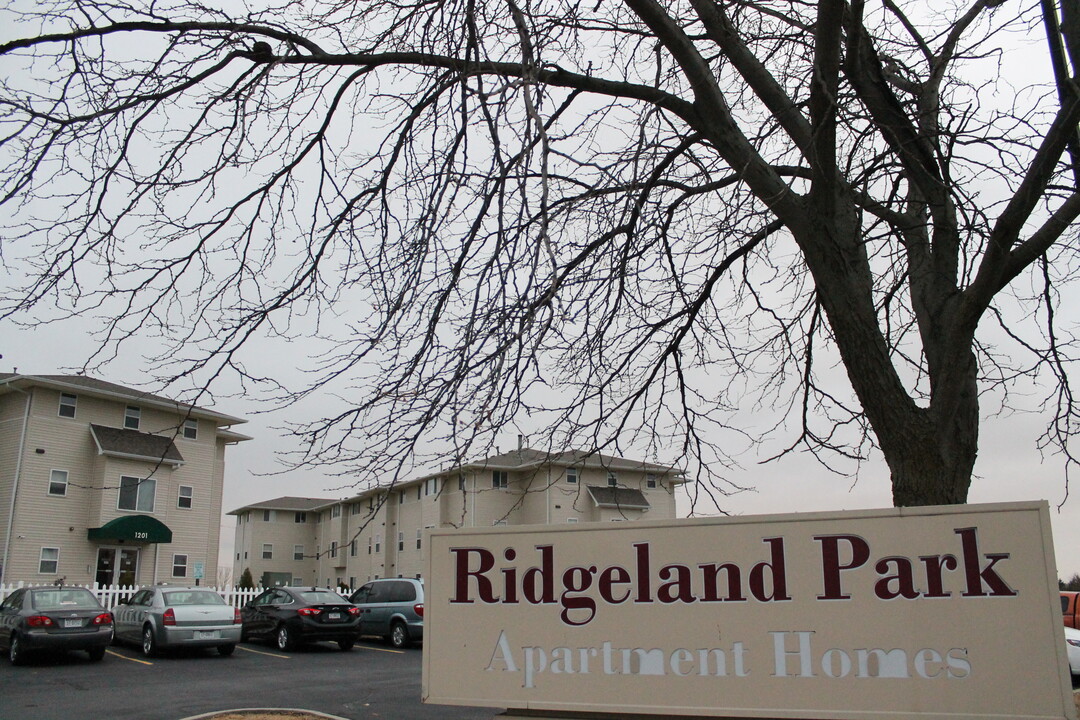 Ridgeland Park Apartments in York in York, NE - Building Photo