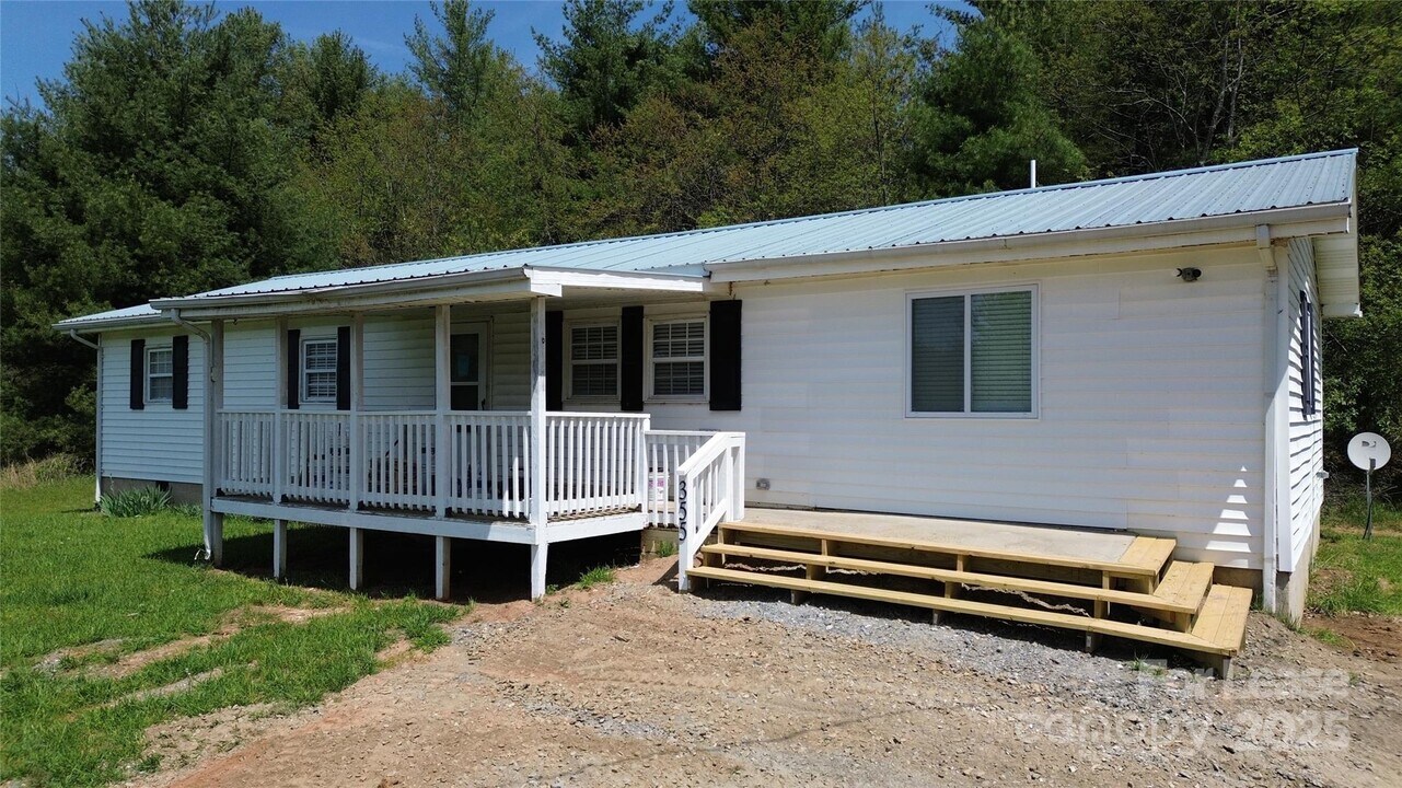 355 Round Knob Church Rd in West Jefferson, NC - Building Photo