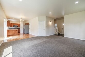 3722 Birddog Dr in Klamath Falls, OR - Building Photo - Building Photo