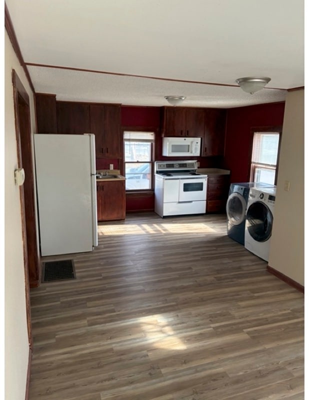 1030 W 14th Ave in Hutchinson, KS - Building Photo - Building Photo